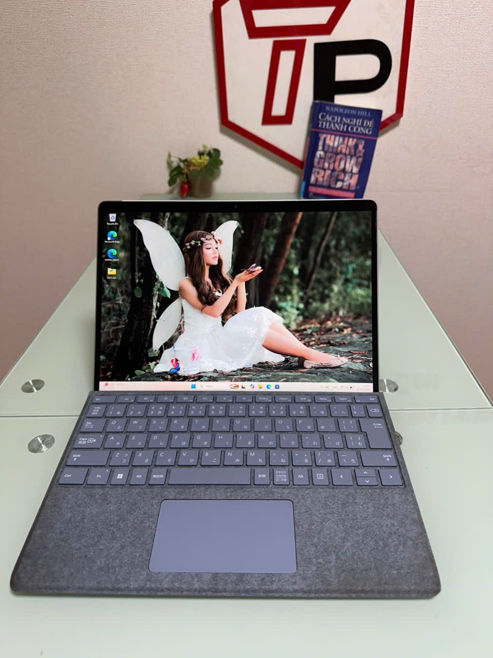 Surface Pro 8 (kèm phím) / i5-1135G7 (up to 4.2Ghz | 4 nhân 8 luồng) / RAM 8GB / SSD 256GB / 13 inch 2k+ IPS cảm ứng (2880 x 1920)