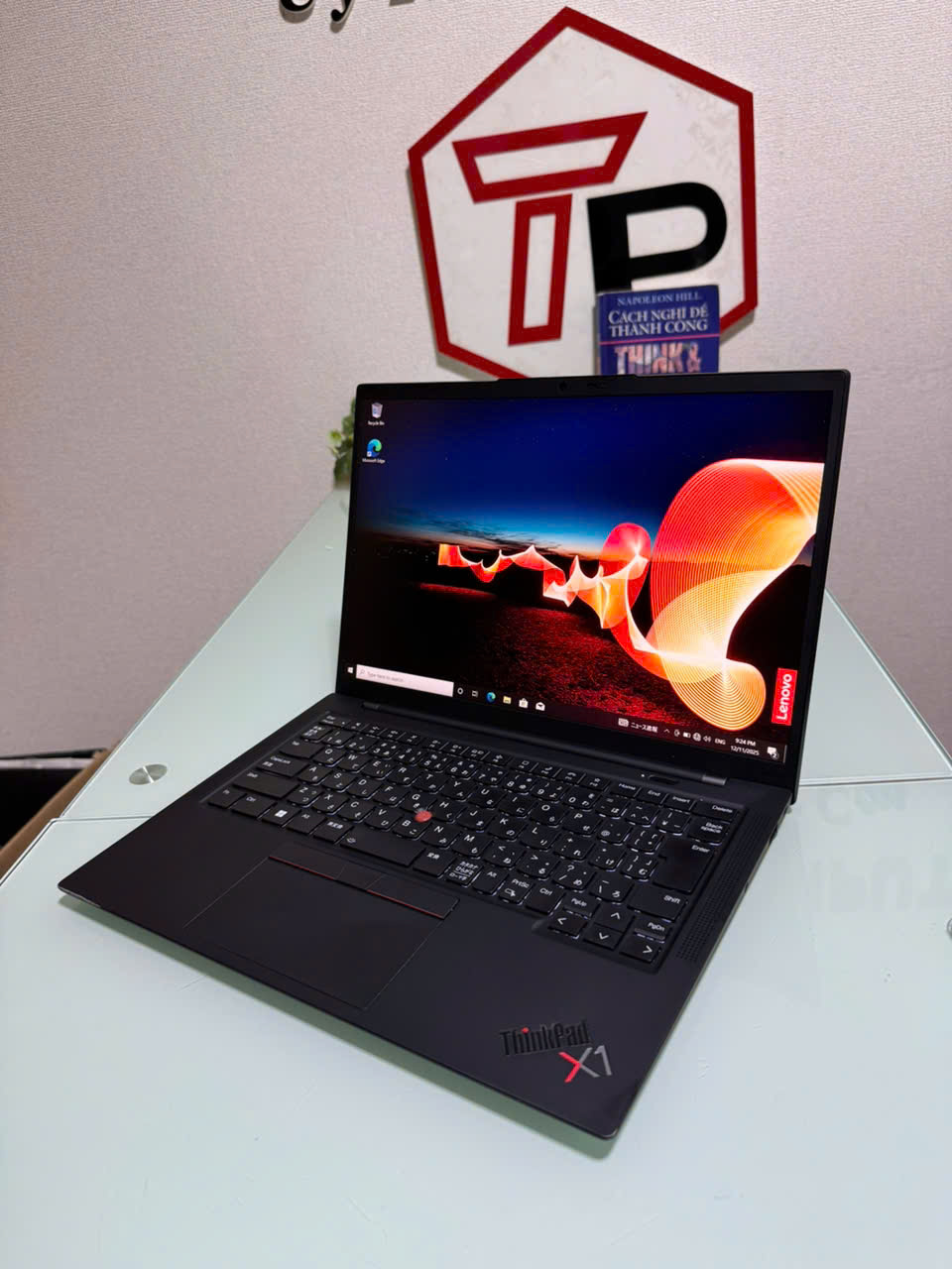 Lenovo Thinkpad X1 Carbon Gen 10 (2022) / Core i5-1235U (up to 4.40Ghz | 10 nhân 12 luồng) / RAM 16GB / SSD 256GB / 14 inch FHD+ IPS (1920x1200)