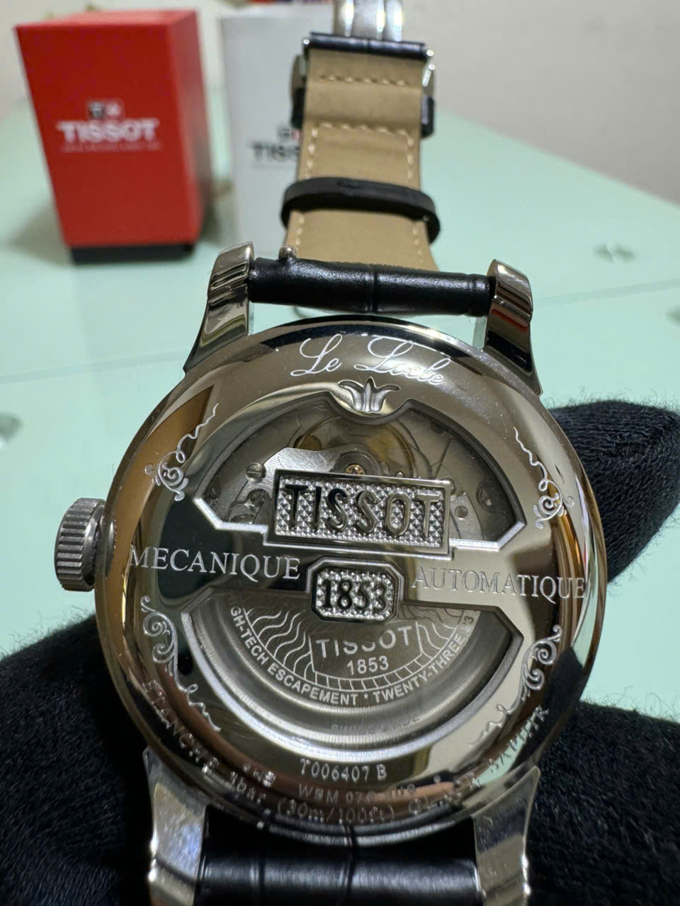 Tissot Le Locle Powermatic 80 T006.407.16.033.00/ Automatic / Thụy Sĩ / Nam / Kính Sapphire / Vỏ thép không gỉ 316L / Dây da / Đường kính 39.3mm / Độ dày 9.75mm/ Dự trữ năng lượng đến 80h