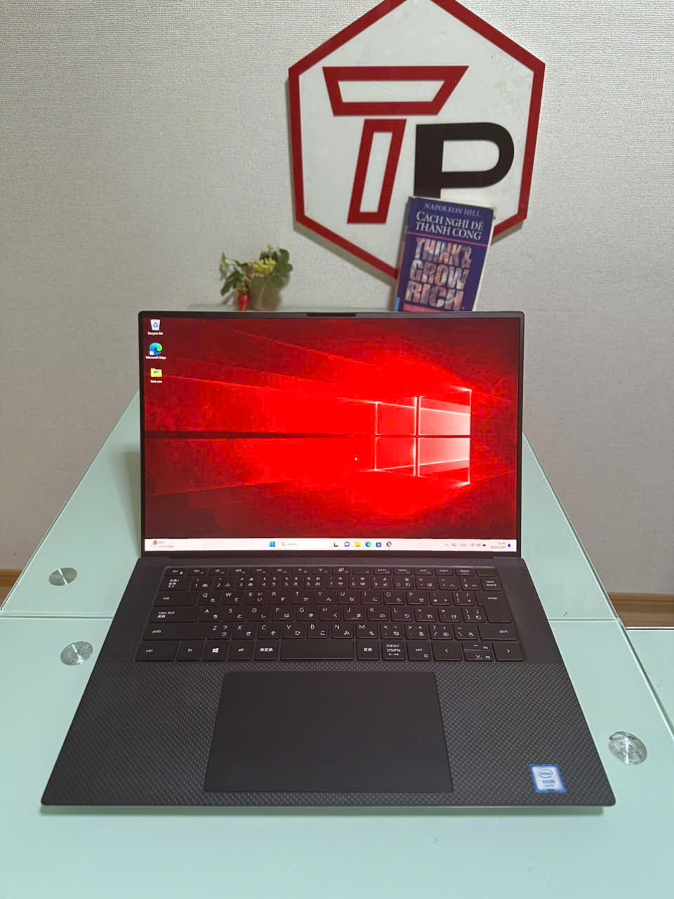 Dell Precision 5550 / Xeon W-10855M (up to 5.0Ghz | 6 nhân 12 luồng) / RAM 32GB / SSD 256GB /Quadro T2000 Max Q / 15.6 inch FHD+ IPS(1920x1200)