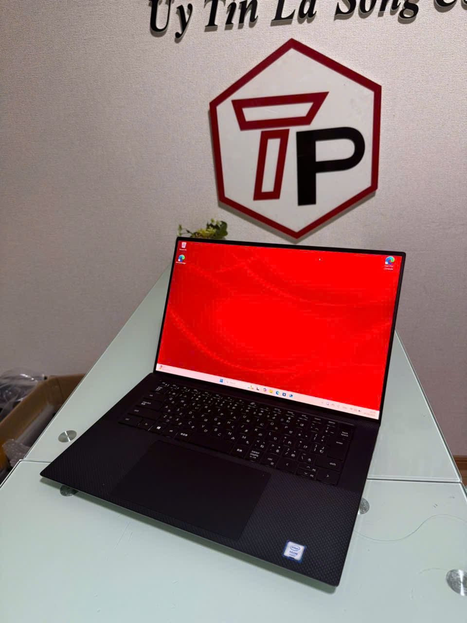Dell Precision 5550 / Xeon W-10855M (up to 5.0Ghz | 6 nhân 12 luồng) / RAM 32GB / SSD 512GB /Quadro T2000 Max Q / 15.6 inch FHD+ IPS(1920x1200)