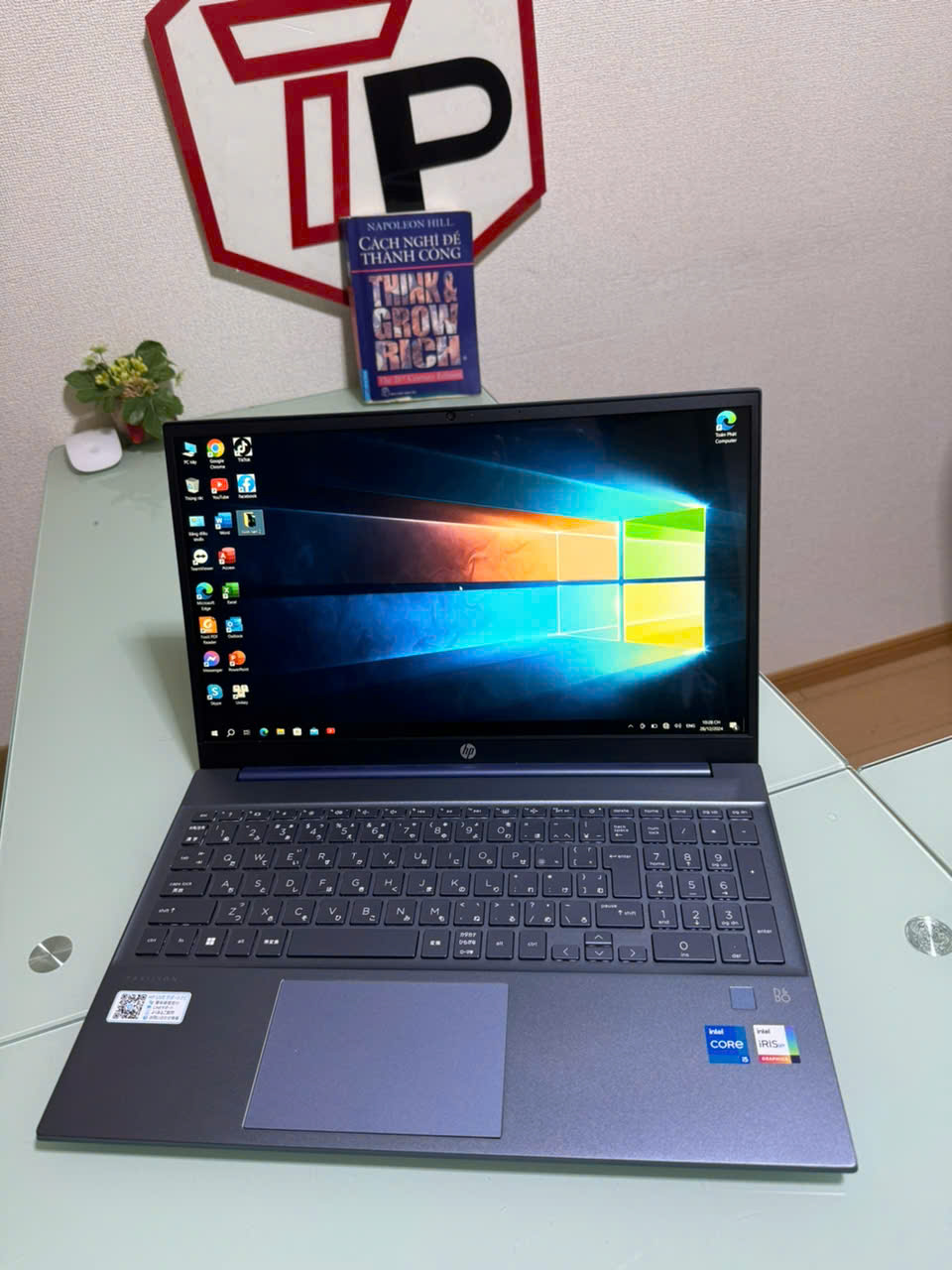 HP Pavilion Laptop 15 / Core i5-1135G7 (up to 4.2Ghz | 4 nhân 8 luồng) / RAM 16GB / SSD 512GB / 15.6 inch FHD IPS (1920x1080) cảm ứng