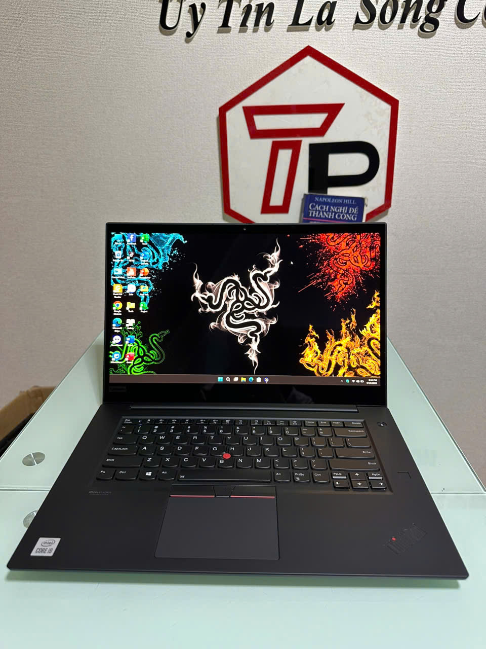 Lenovo Thinkpad P1 gen 3 / i9-10885H (up to 5.3Ghz | 8 nhân 16 luồng) / RAM 64GB / SSD 1TB / 15.6 inch 4k IPS cảm ứng (3840x2160)