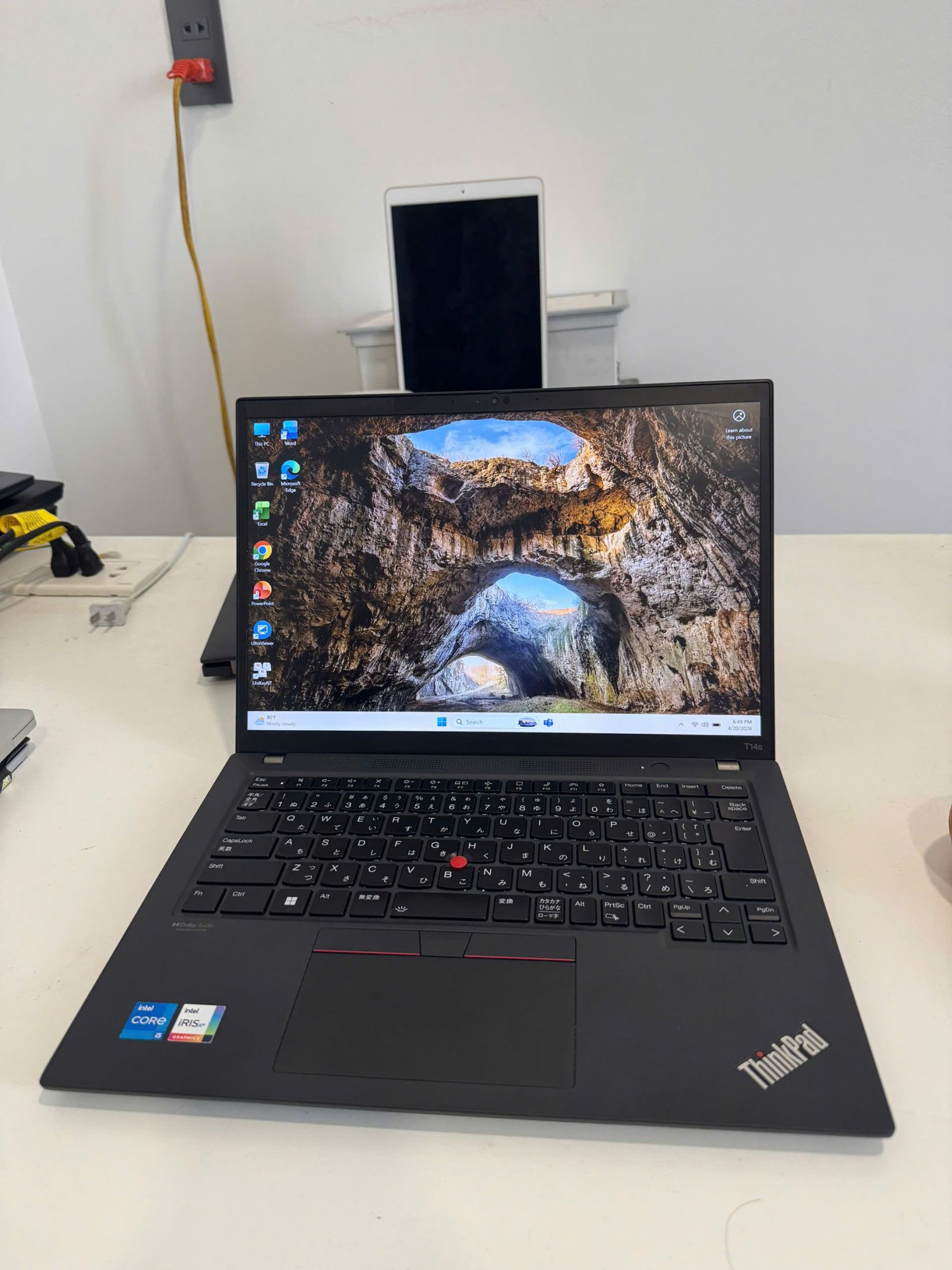 Lenovo Thinkpad T14s Gen 3/ i5-1235U (up to 4.40Ghz | 10 nhân 12 luồng)/ RAM 8GB/ SSD 256GB/ 14 inch FHD+ IPS (1920x1200)