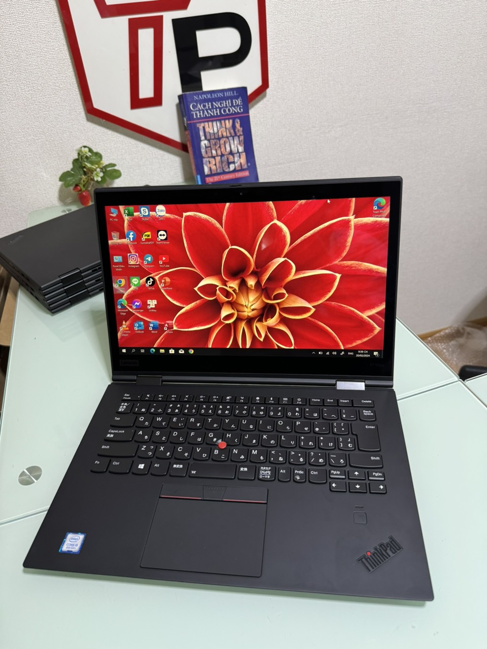 Lenovo Thinkpad X1 Yoga gen 3 (kèm bút) / Core i5-8250U (up to 3.40Ghz | 4 nhân 8 luồng) / RAM 8GB / SSD 256GB / 14 inch 2k IPS cảm ứng gập 360 (2560x1440)