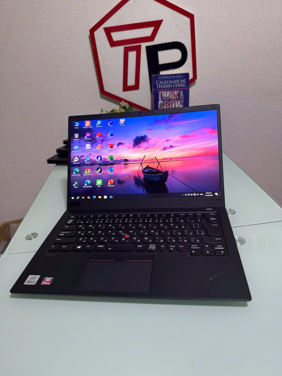 Lenovo Thinkpad X1 Carbon gen 8 / i5-10210U (up to 4.20Ghz | 4 nhân 8 luồng) / RAM 8GB / SSD 512GB / 14 inch FHD IPS (1920x1080)