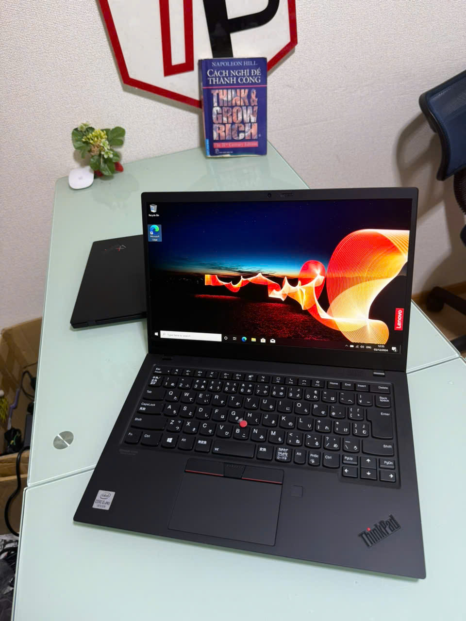 Lenovo Thinkpad X1 Carbon gen 8 / Core i5-10310U (up to 4.40Ghz | 4 nhân 8 luồng) / RAM 8GB / SSD 256GB / 14 inch FHD IPS (1920x1080)