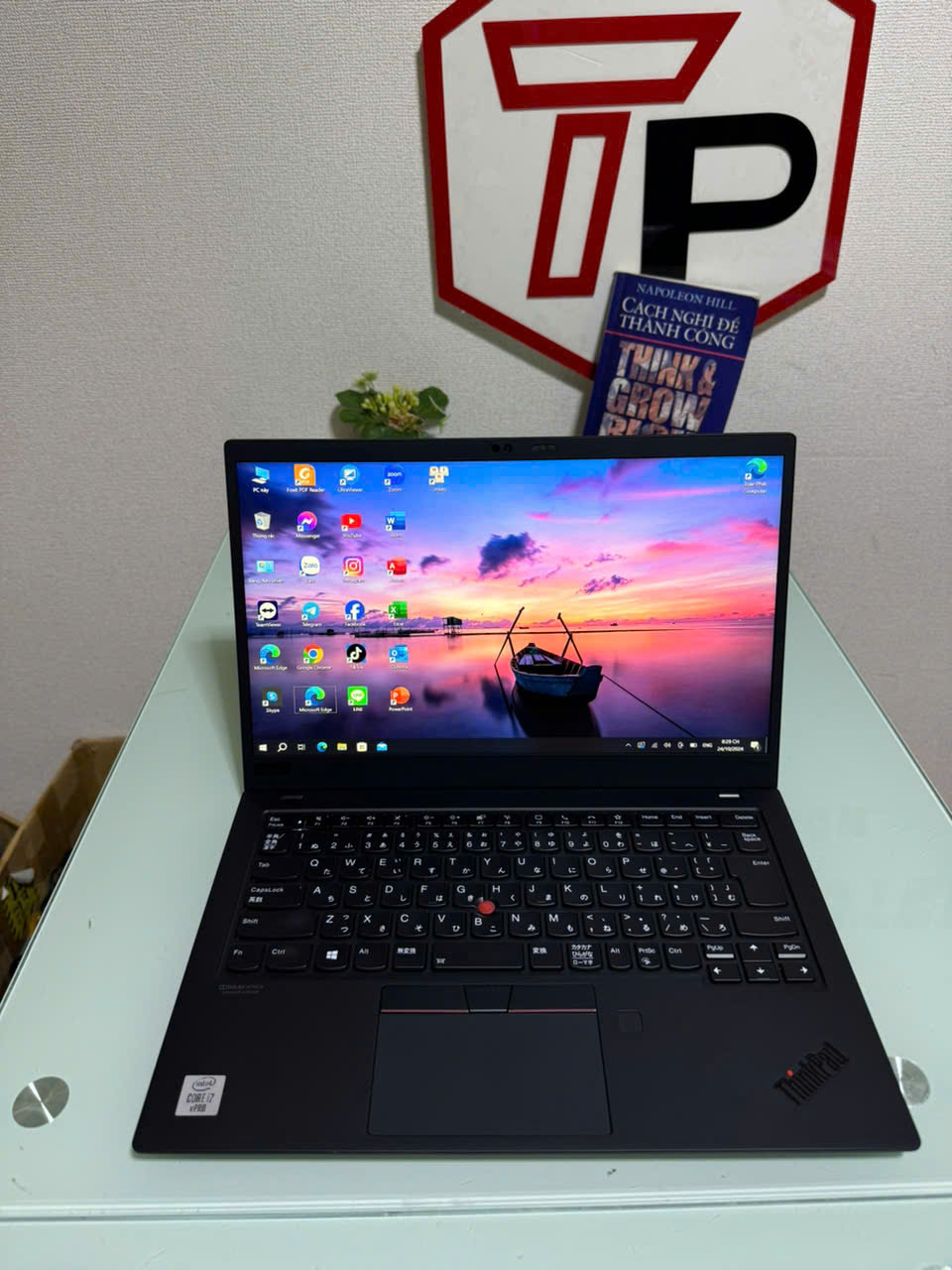 Lenovo Thinkpad X1 Carbon gen 8 / Core i7-10610U (up to 4.90Ghz | 4 nhân 8 luồng) / RAM 16GB / SSD 512GB / 14 inch FHD IPS cảm ứng (1920x1080)