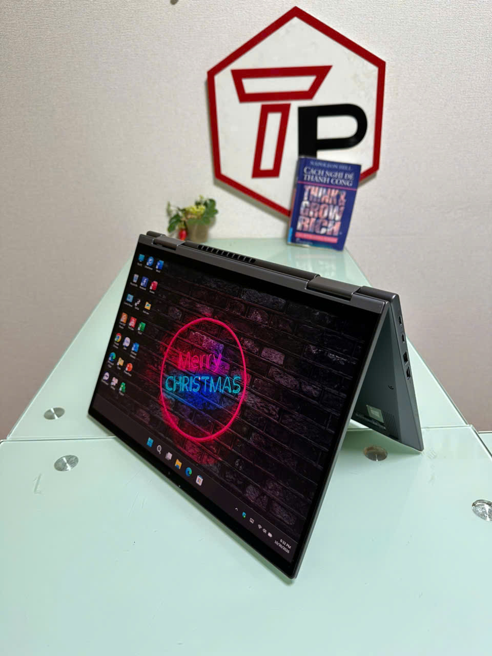 Lenovo X1 Yoga Gen 6 (Phím US) / i7-1185G7 (up to 4.8Ghz | 4 nhân 8 luồng) / RAM 16GB / SSD 256GB / 14 inch 4k IPS cảm ứng gập 360 độ (3840x2400)