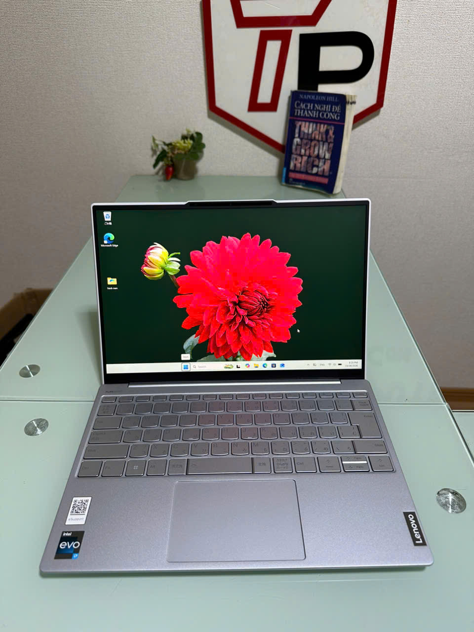 Lenovo Yoga Slim 7 / i7-1260P (up to 4.70Ghz | 12 nhân 16 luồng) / RAM 16GB/ SSD 512GB/ 13.3 inch 2k IPS cảm ứng (2560x1600)