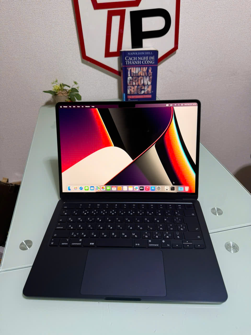 Macbook Air 2022 Midnight Black (PIN 100%) / Apple M2 / RAM 8GB / SSD 256GB / 13.6 inch 2k (2560x1664)