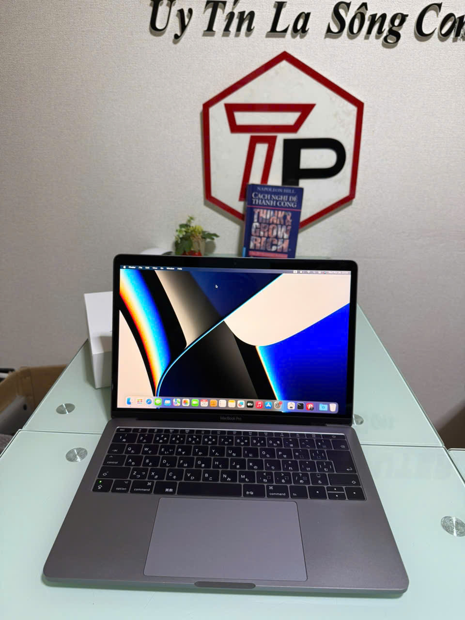 Macbook Pro 2017 Grey Fullbox / Core i5 / RAM 8GB / SSD 256GB / 13.3 inch 2k (2560x1600)