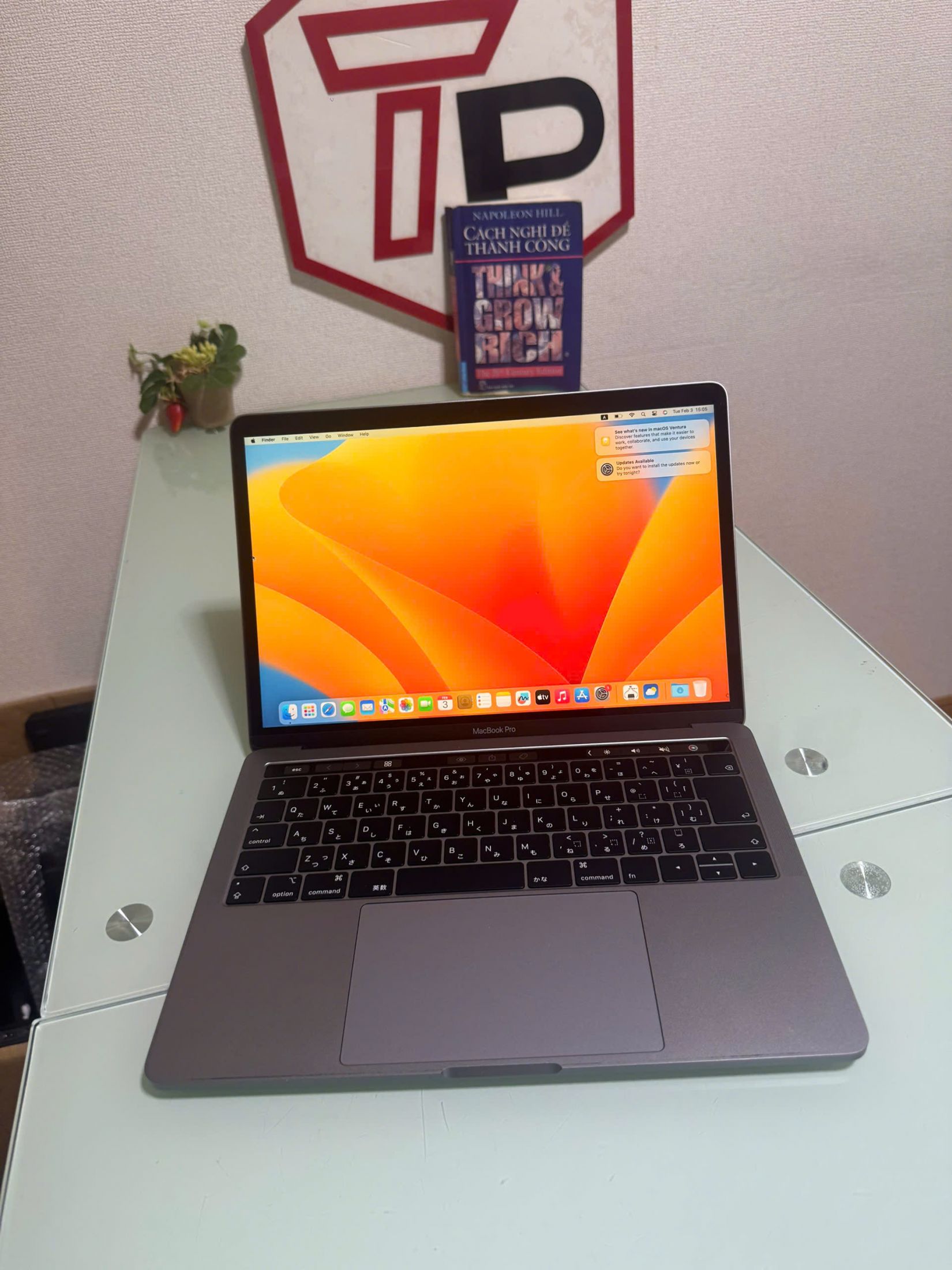 Macbook Pro 2017 Grey Touchbar / i5 / RAM 8GB / SSD 256GB / 13.3 inch 2k (2560x1600)