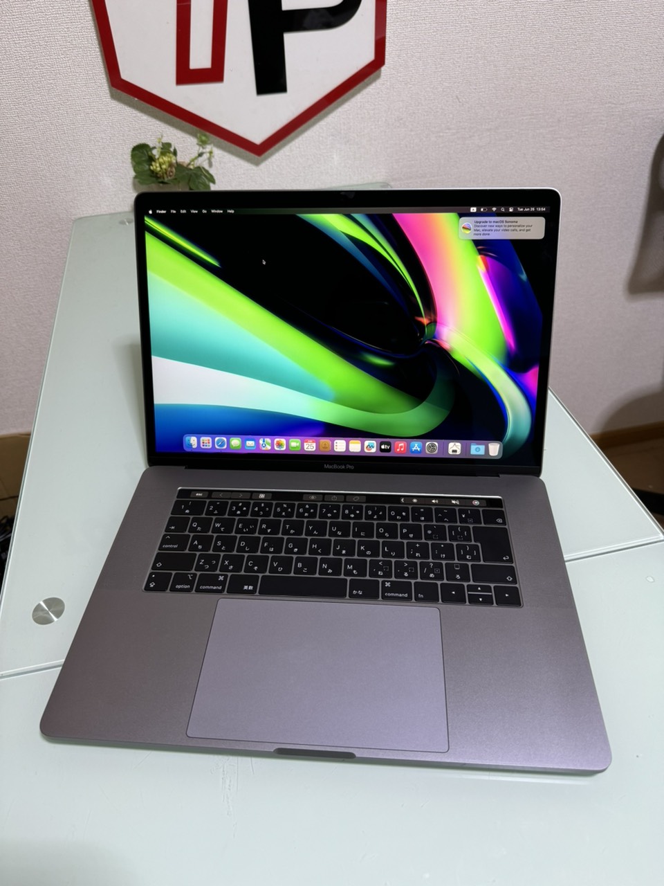 Macbook Pro 2018 Grey / Core i7 / RAM 16GB / SSD 256GB /AMD Radeon Pro 555X /15.4 inch 2k (2880x1800)