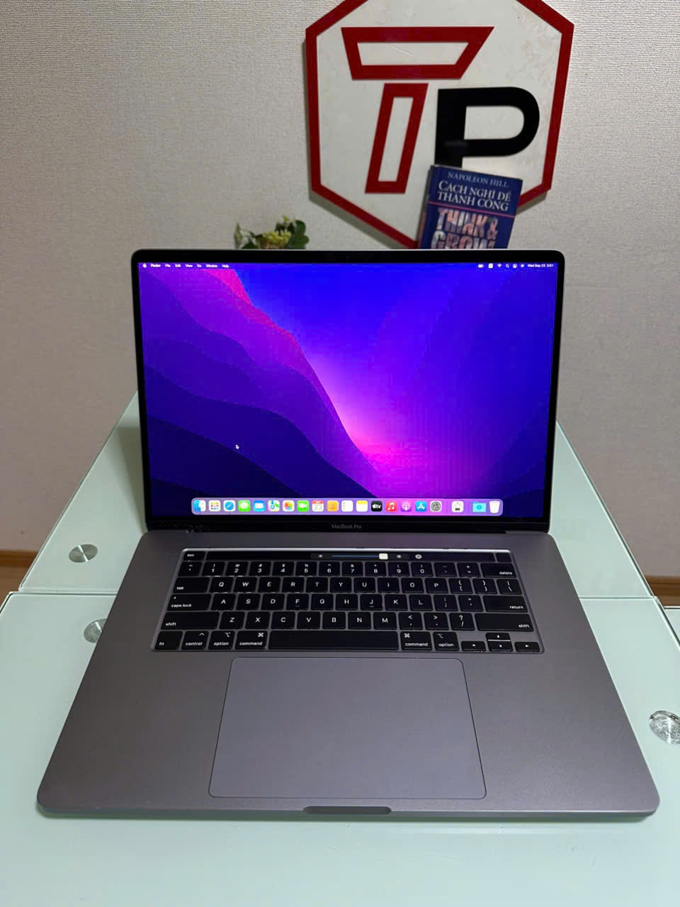 Macbook Pro 2019 Grey (Phím US) (trầy nhẹ) / i7 / RAM 16GB / SSD 512GB /AMD Radeon Pro 5300M /16 inch 3k (3072x1920)