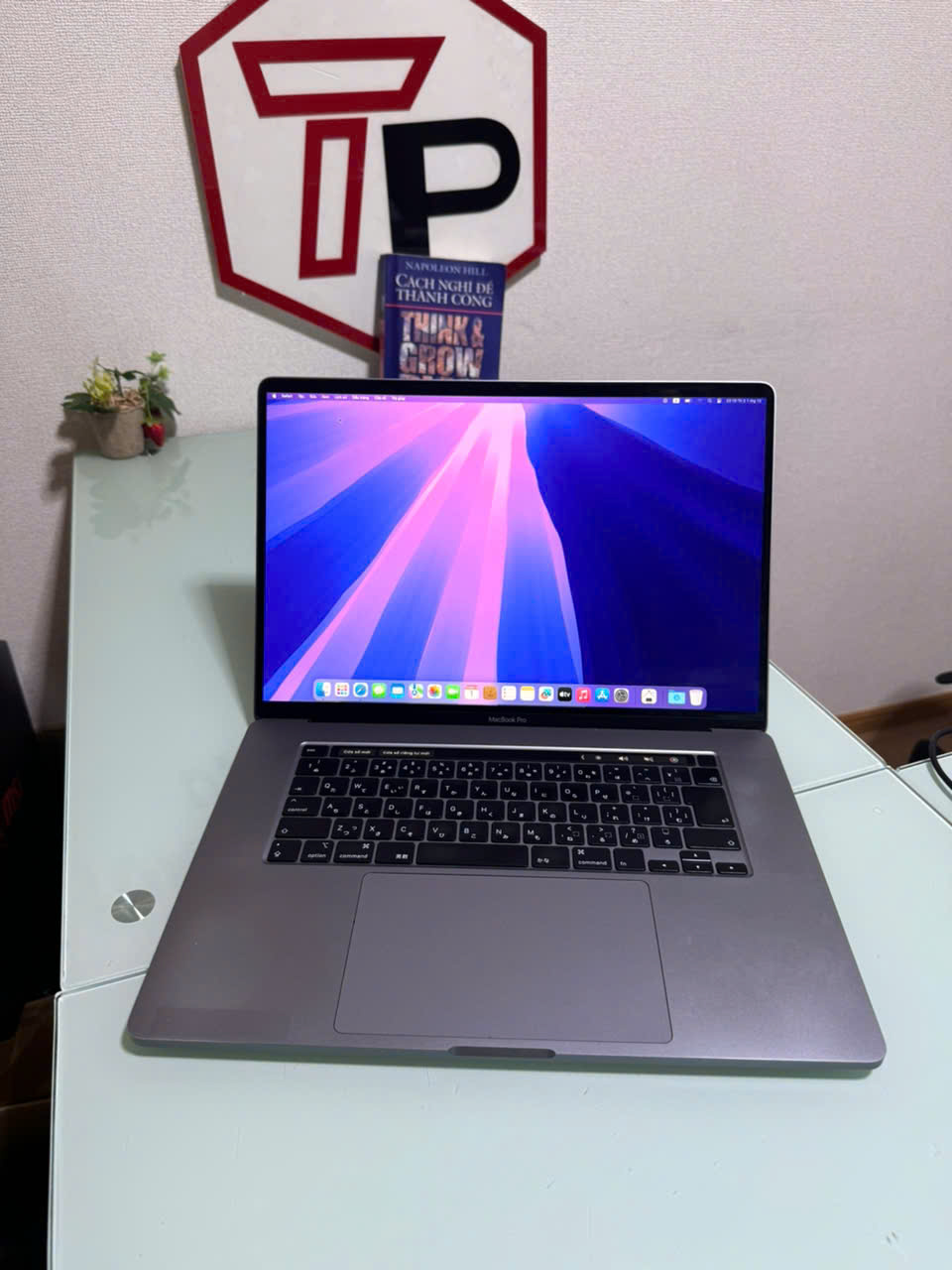 Macbook Pro 2019 Grey / Core i9 / RAM 64GB / SSD 1TB /AMD Radeon Pro 5500M /16 inch 3k (3072x1920)