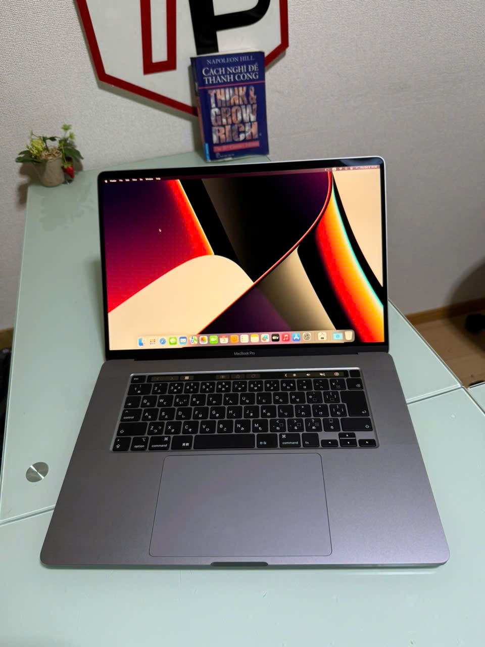 Macbook Pro 2019 Grey / Core i9 / RAM 64GB / SSD 1TB /AMD Radeon Pro 5500M /16 inch 3k (3072x1920)