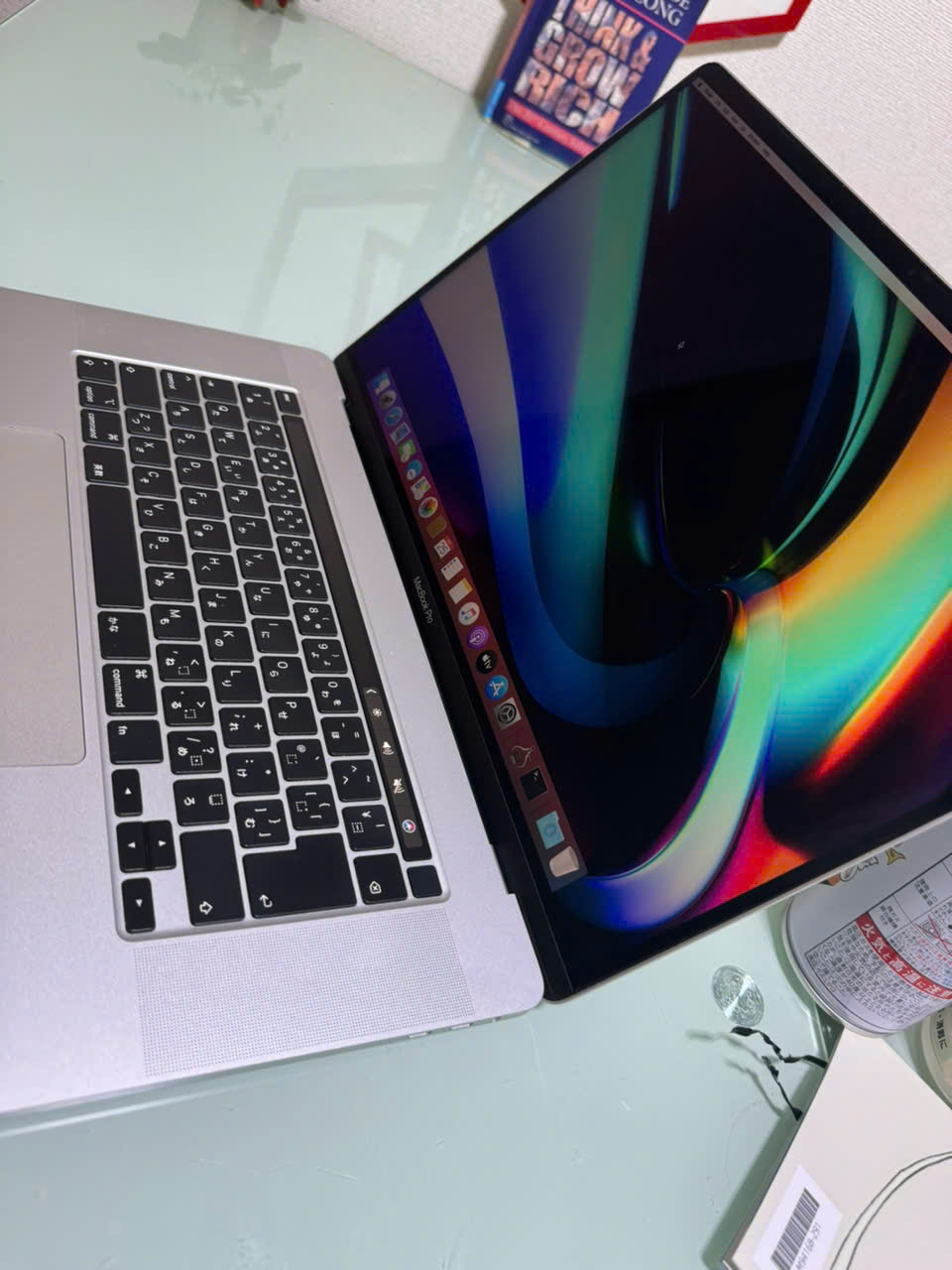 Macbook Pro 2019 Silver / Core i7 / RAM 16GB / SSD 512GB /AMD Radeon Pro 5300M /16 inch 3k (3072x1920)