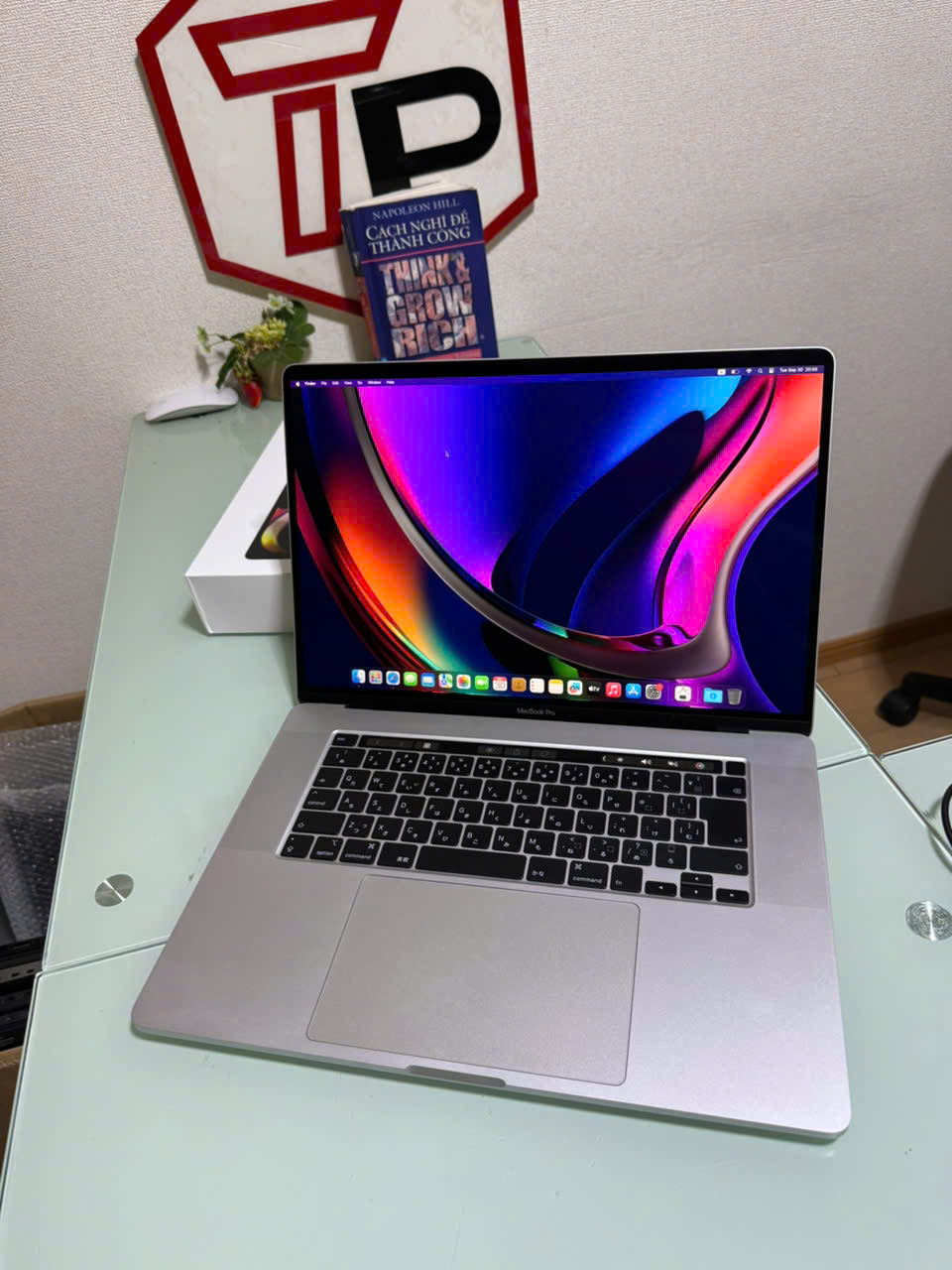 Macbook Pro 2019 Silver Fullbox / Core i7 / RAM 16GB / SSD 512GB /AMD Radeon Pro 5300M /16 inch 3k (3072x1920)
