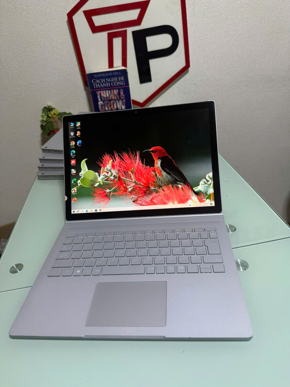 Surface Book 2 / Core i5-7300U (up to 3.50Ghz | 2 nhân 4 luồng) / RAM 8GB / SSD 256GB / 13.5 inch 3k (3000x2000) IPS cảm ứng