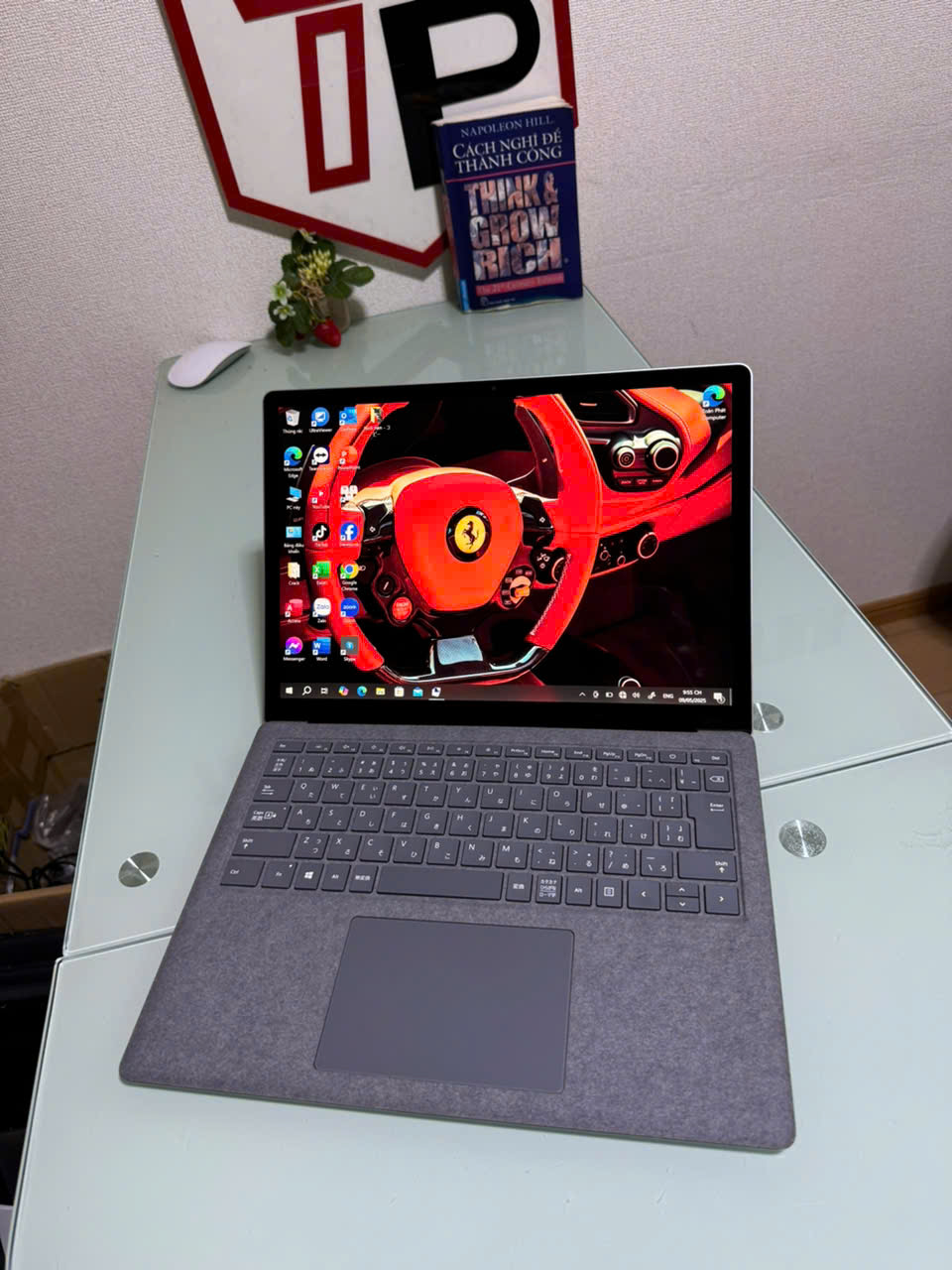 Surface Laptop 4 /AMD Ryzen 5 (2021) (6 nhân 12 luồng) / RAM 8GB / SSD 256GB / 13.5 inch 2k IPS (2256x1504) cảm ứng