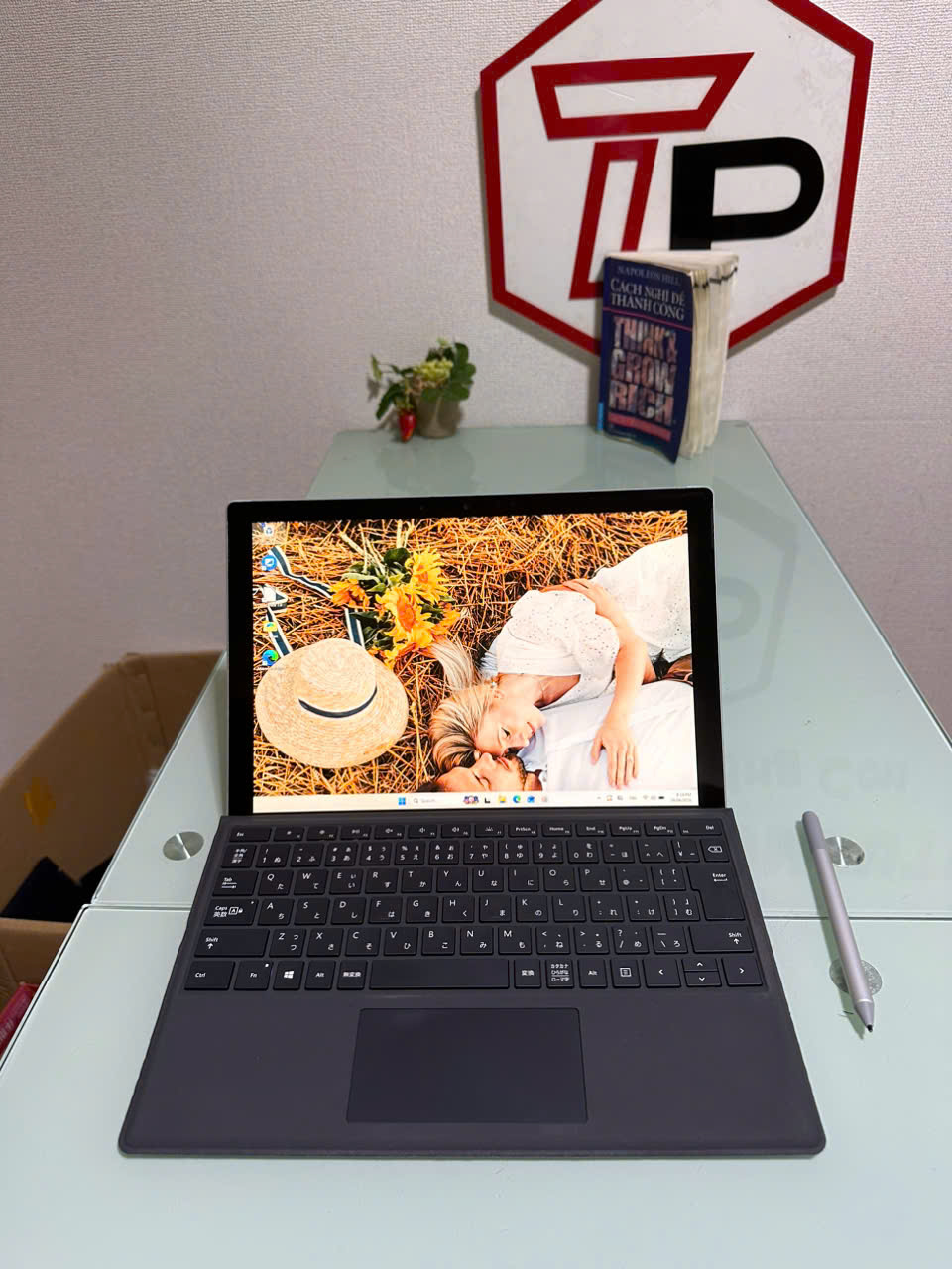 Surface Pro 7 (kèm bút) (màn hơi đốm sáng nhẹ) / i5-1035G4 (up to 3.70Ghz | 4 nhân 8 luồng) / RAM 16GB / SSD 256GB / 12.3 inch 2k+ IPS cảm ứng (2736x1824)