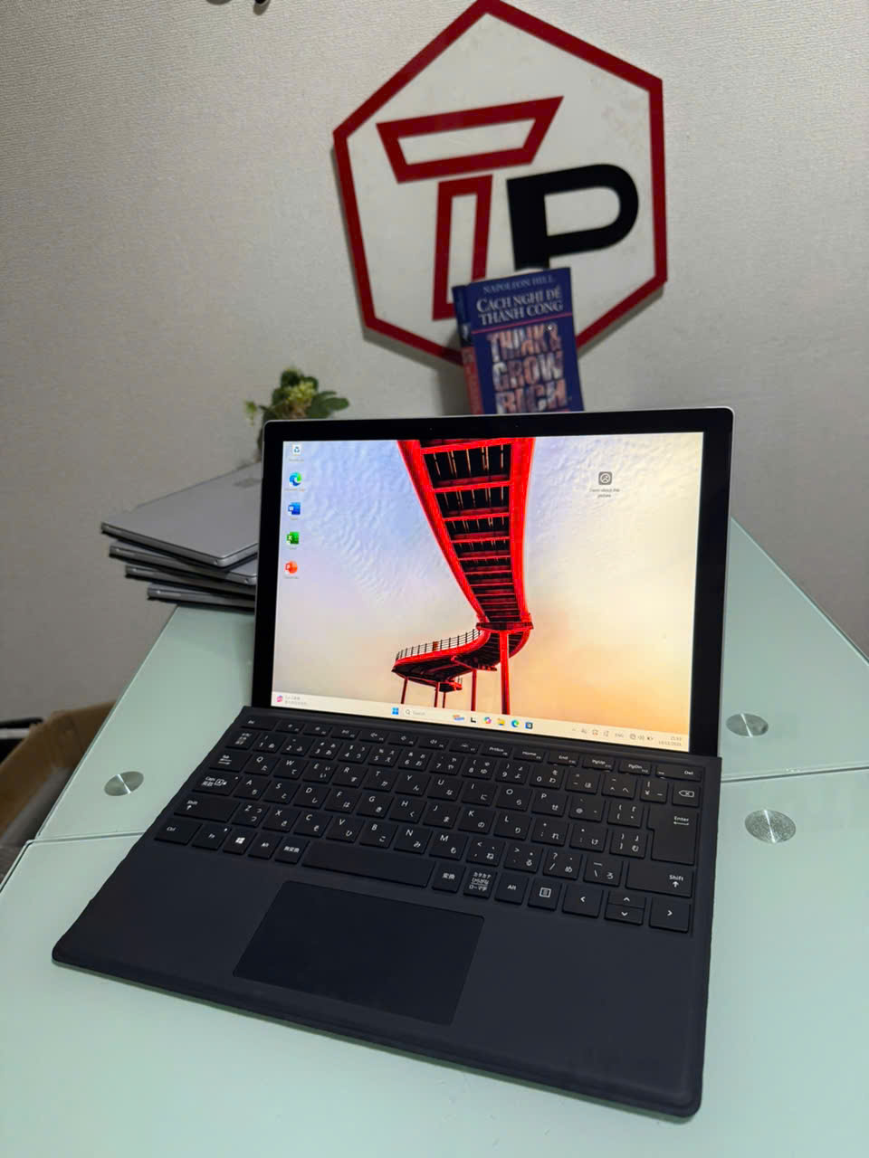 Surface Pro 7+ / i5-1135G7 (up to 4.2Ghz | 4 nhân 8 luồng) / RAM 8GB / SSD 128GB / 12.3 inch 2k+ IPS cảm ứng (2736x1824)