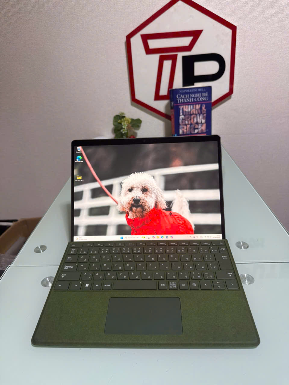 Surface Pro 9 / i5-1235U (up to 4.40Ghz | 10 nhân 12 luồng) / RAM 8GB / SSD 256GB / 13 inch 2k+ IPS cảm ứng (2880 x 1920)